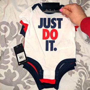 Nike onesie 3 pack